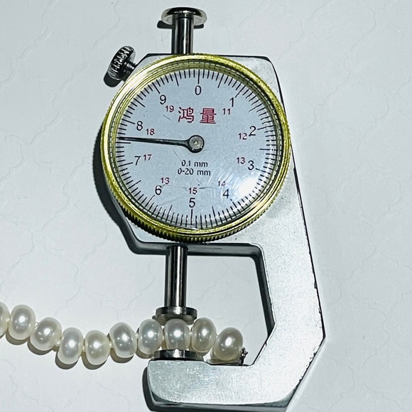 925 Sterling Silver White Freshwater Pearl Necklace With Flower Shaped Clasp - Picture 7 of 10